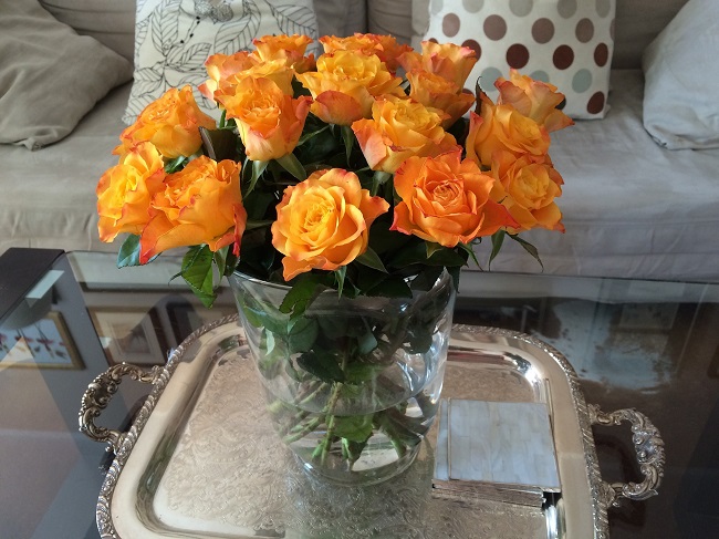Co zrobić żeby róże dłużej stały w wazonie