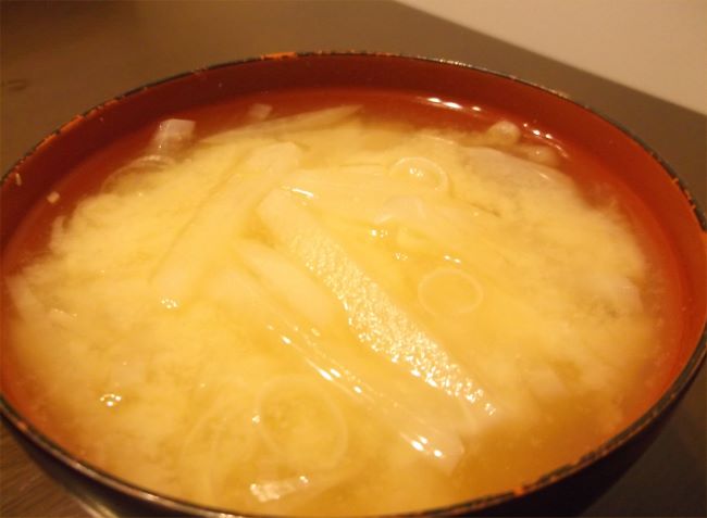 Rzodkiew japońska daikon – zupa miso