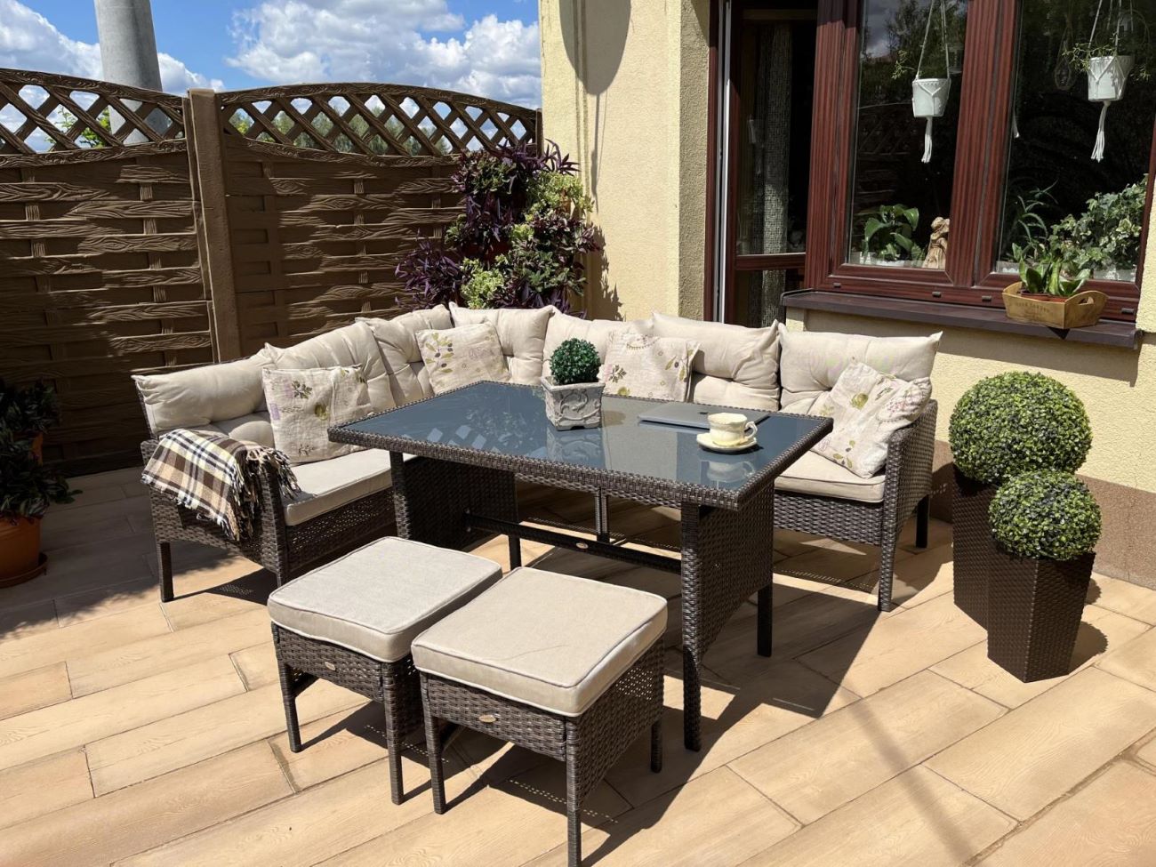 Meble ogrodowe – zainspiruj się w urządzaniu tarasu i altany