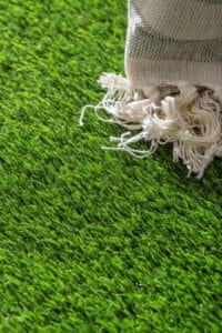 5 zastosowań sztucznej trawy. Zobacz, jak wykorzystać ten materiał