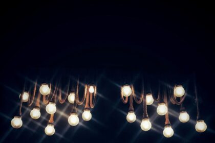 Pomysł na urokliwe oświetlenie elewacji – kinkiety zewnętrzne