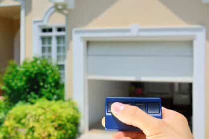 Automatyka bram – jak wybrać napęd do różnych typów bram wjazdowych i garażowych