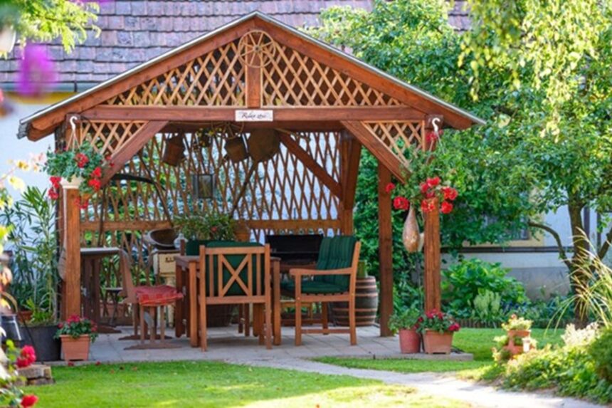 Mały ogród, wielkie możliwości - drewniane konstrukcje odmieniające przestrzeń